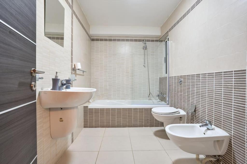 Urban Front - Walking Distance From Paceville And St George Bay Beach Is-Swieqi Zewnętrze zdjęcie